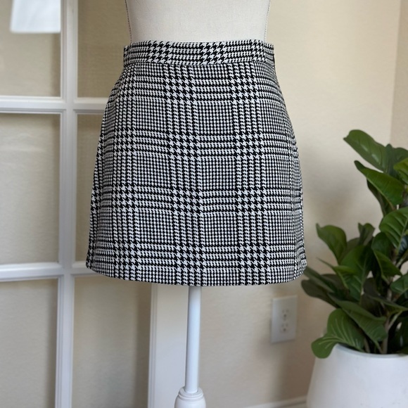 Forever 21 Dresses & Skirts - Black and white plaid skirt EUC